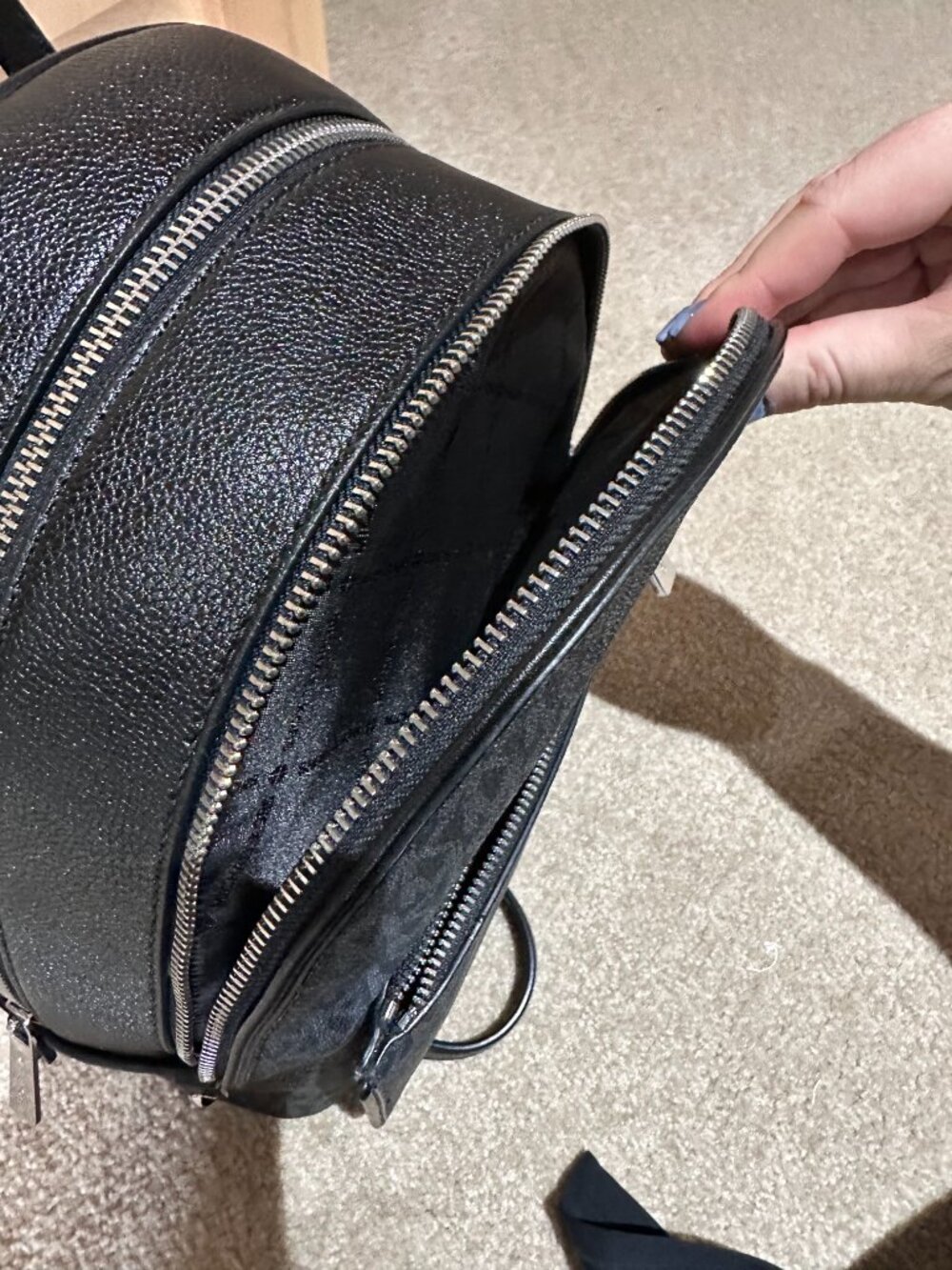 Michael Kors Shelia Medium Signature Backpack Black - Picture 4 of 8